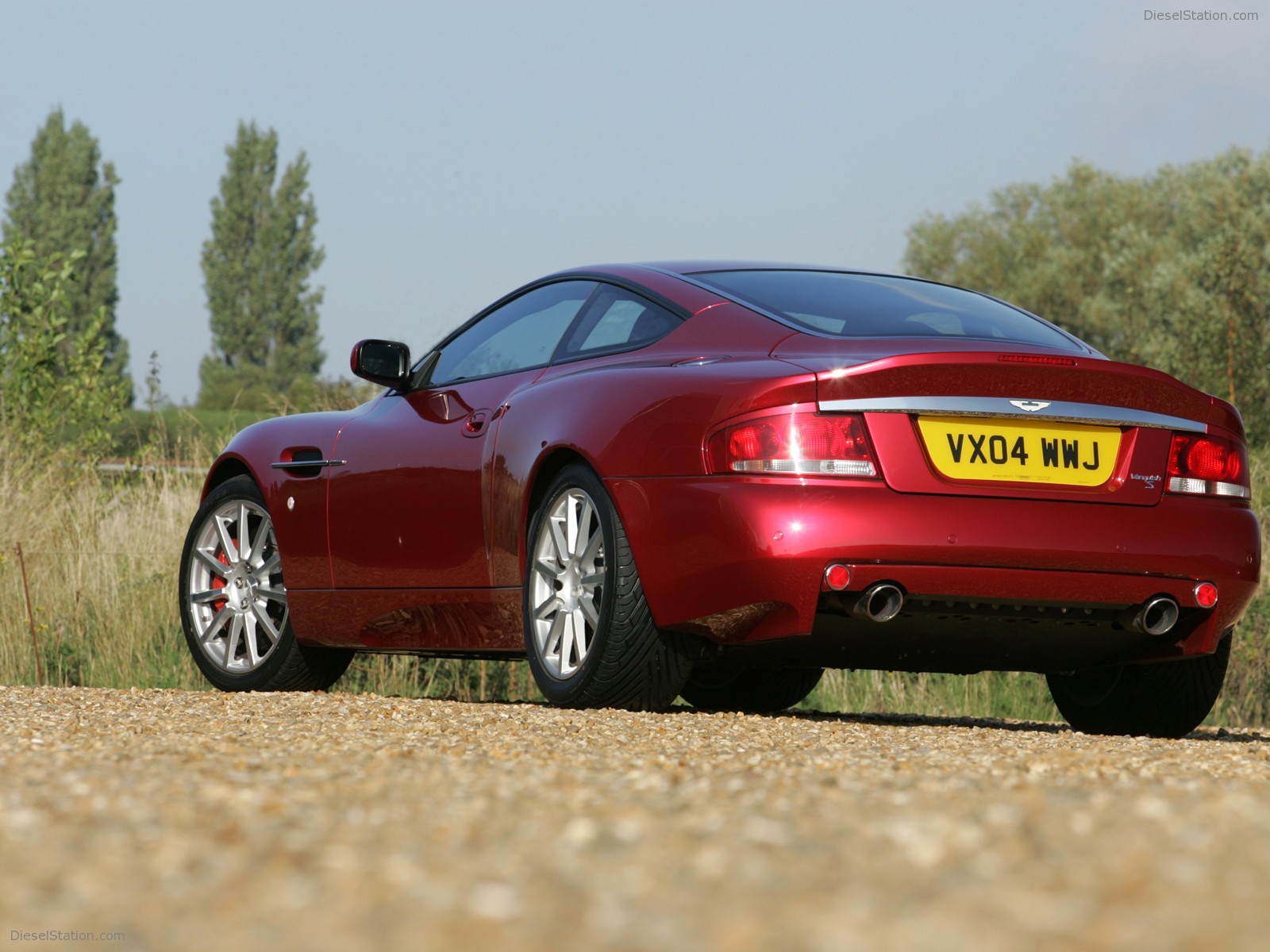 Aston Martin Vanquish V12 S